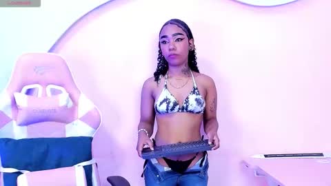 Snapshot of skylerbloom chatting on 4, 11, 2025 skylerbloom online show from 4, 11, 2025