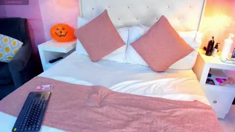 Snapshot of skylerbloom chatting on 5, 11, 2025 skylerbloom online show from 5, 11, 2025