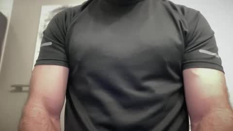 Snapshot of skylineboatclub chatting on 19, 2, 2025 skylineboatclub online show from 19, 2, 2025