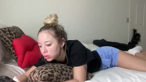 Snapshot of skyybanks chatting on 21, 10, 2025 Skylar online show from 21, 10, 2025