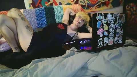 Snapshot of slutcrust chatting on 14, 9, 2025 slutcrust online show from 14, 9, 2025