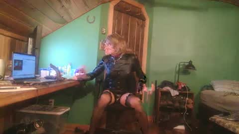 slutjennifertransxx online show from 8, 10, 2025