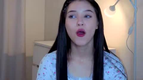 Snapshot of slyshypie chatting on 27, 9, 2025 Lily online show from 27, 9, 2025