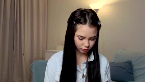Snapshot of slyshypie chatting on 5, 10, 2025 Lily online show from 5, 10, 2025