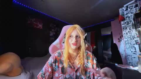 Snapshot of slyviabuffum chatting on 19, 10, 2025 Diana online show from 19, 10, 2025