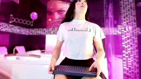 Small Hot19 online show from 18, 12, 2025