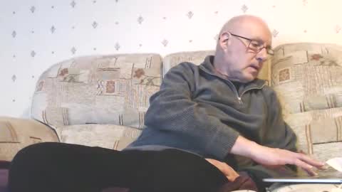 Snapshot of smallsteve562 chatting on 15, 12, 2024 Steve online show from 15, 12, 2024