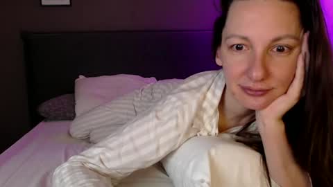 Anna no bbbbybybbabebyy just Anna. And dont call me mom please. online show from 18, 2, 2025