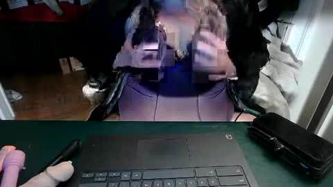 smalltowntrouble online show from 5, 4, 2026