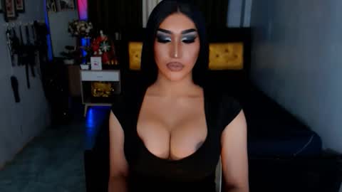 Snapshot of smasherqueen chatting on 27, 11, 2025 smasherqueen online show from 27, 11, 2025