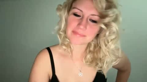 Snapshot of smexxii93 chatting on 4, 12, 2024 smexxii93 online show from 4, 12, 2024