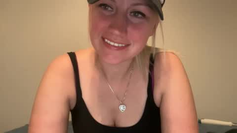 Snapshot of smexxii93 chatting on 8, 12, 2024 smexxii93 online show from 8, 12, 2024