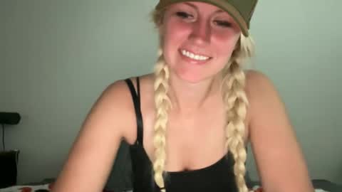 Snapshot of smexxii93 chatting on 29, 9, 2025 smexxii93 online show from 29, 9, 2025