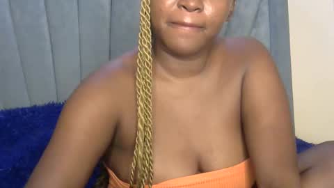 smiley_berry online show from 17, 11, 2025