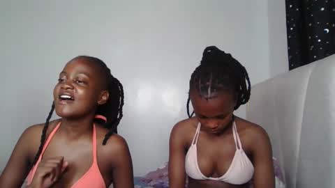 Snapshot of smiley_luv1 chatting on 16, 12, 2025 smiley luv1 online show from 16, 12, 2025