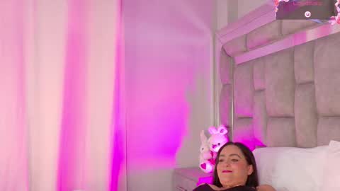 Snapshot of smiling__girl chatting on 17, 10, 2025 online show from 17, 10, 2025