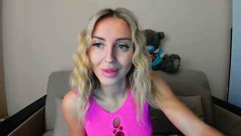 Snapshot of snezanablond chatting on 29, 1, 2025 Sneja online show from 29, 1, 2025