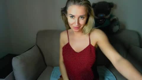 Snapshot of snezanablond chatting on 13, 2, 2025 Sneja online show from 13, 2, 2025