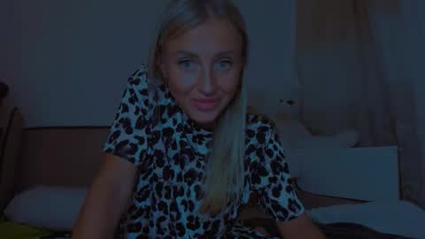 Snapshot of snezanablond chatting on 18, 9, 2025 Sneja online show from 18, 9, 2025