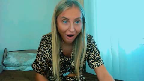 Snapshot of snezanablond chatting on 13, 3, 2026 Sneja online show from 13, 3, 2026