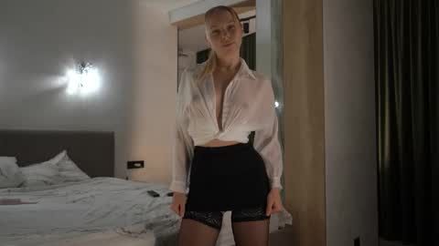 Candice Snow online show from 14, 10, 2025