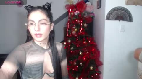 Snapshot of snow_sweet chatting on 5, 12, 2025 snow_sweet online show from 5, 12, 2025
