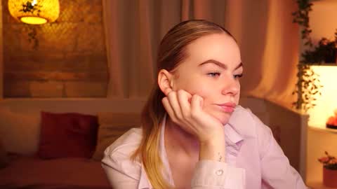 Snapshot of snowbarbieee chatting on 10, 10, 2025 Hanna online show from 10, 10, 2025