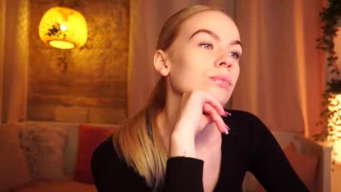 Snapshot of snowbarbieee chatting on 16, 10, 2025 Hanna online show from 16, 10, 2025