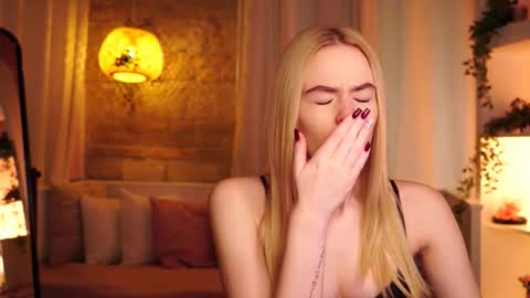 Snapshot of snowbarbieee chatting on 20, 10, 2025 Hanna online show from 20, 10, 2025