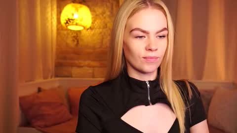 Snapshot of snowbarbieee chatting on 30, 10, 2025 Hanna online show from 30, 10, 2025