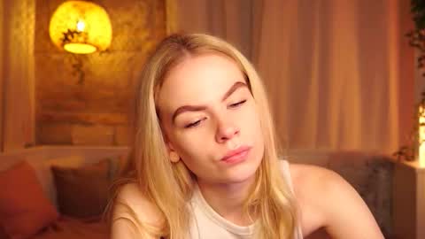 Snapshot of snowbarbieee chatting on 3, 11, 2025 Hanna online show from 3, 11, 2025