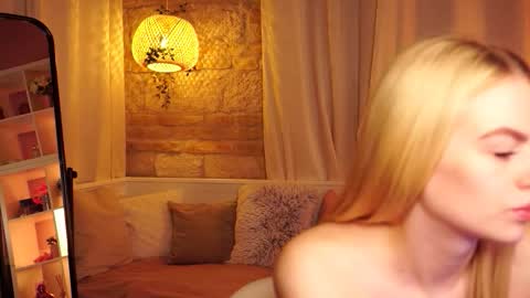 Snapshot of snowbarbieee chatting on 7, 11, 2025 Hanna online show from 7, 11, 2025