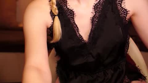 Snapshot of snowbarbieee chatting on 12, 11, 2025 Hanna online show from 12, 11, 2025