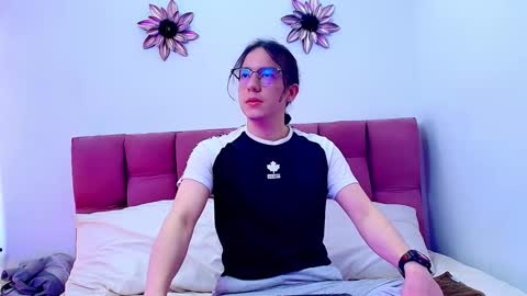 Snowyx  online show from 24, 9, 2025