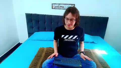Snowyx  online show from 25, 9, 2025