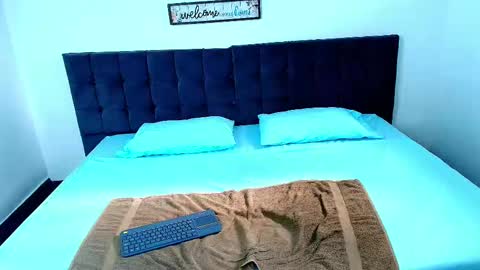 Snowyx  online show from 7, 10, 2025