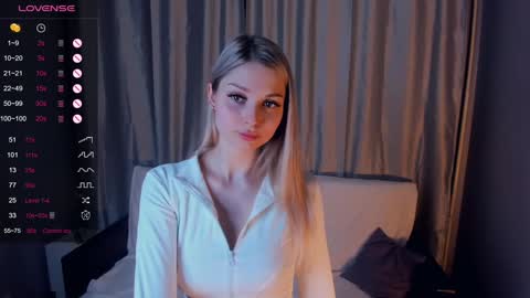 Snapshot of so__sweet chatting on 8, 2, 2025 Alice - Birthday Girl online show from 8, 2, 2025