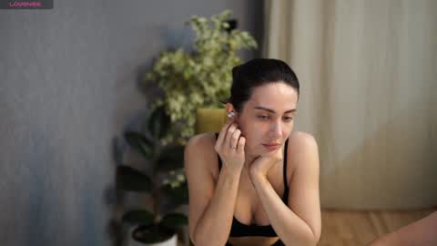 Snapshot of sochnogirls chatting on 4, 1, 2025 Yesenia online show from 4, 1, 2025