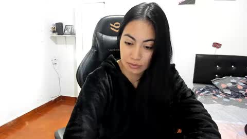 Snapshot of sofhya_jay9 chatting on 5, 1, 2025 Evainked online show from 5, 1, 2025