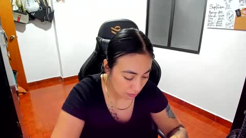 Snapshot of sofhya_jay9 chatting on 12, 9, 2025 Evainked online show from 12, 9, 2025