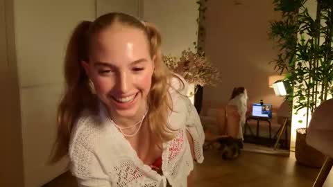 Snapshot of sofiaaaxoxoxo chatting on 28, 10, 2025 Sofia online show from 28, 10, 2025