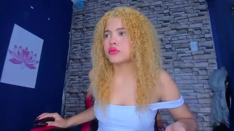 sofiacastillo01 online show from 18, 2, 2025