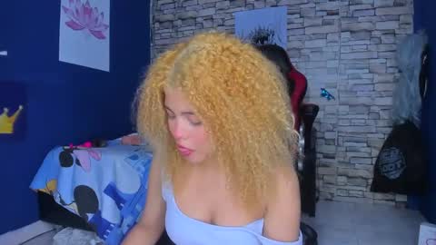 sofiacastillo01 online show from 18, 2, 2025