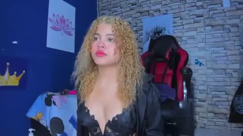 sofiacastillo01 online show from 20, 2, 2025