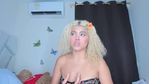 sofiacastillo01 online show from 9, 1, 2026