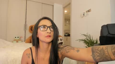 SOFIA independent model  online show from 9, 2, 2025