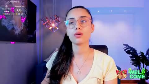 Snapshot of sofiia_palacioss chatting on 4, 3, 2026 Sofiia Everyday From 1400 to 2200 Col Time online show from 4, 3, 2026