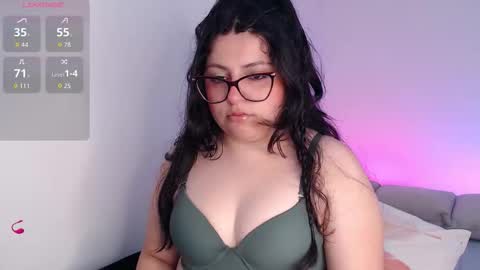 Snapshot of sofix_ chatting on 8, 11, 2025 Lau online show from 8, 11, 2025