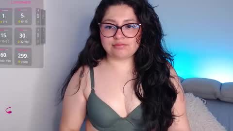 Snapshot of sofix_ chatting on 17, 11, 2025 Lau online show from 17, 11, 2025