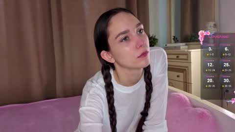 Snapshot of softiedream chatting on 19, 10, 2025 Elly online show from 19, 10, 2025